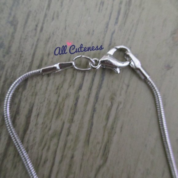 Heart Locket Chain Necklace (NWOT) - Picture 3 of 4